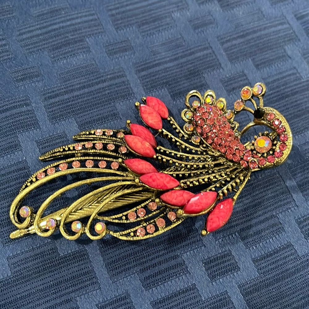 Hair clip.
